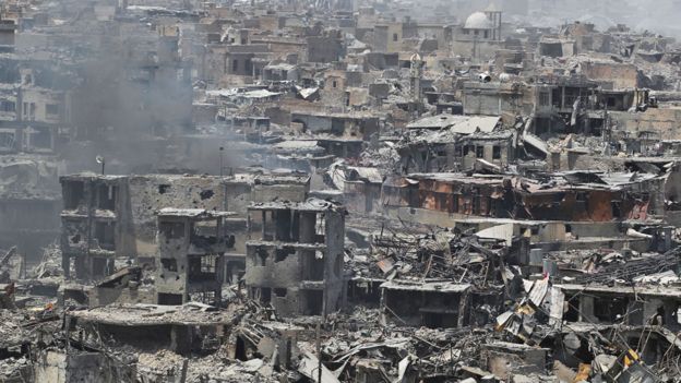 حالة الدمار التي طالب المدينة القديمة في الموصل في نهاية فترة احتلال تنظيم الدولة الإسلامية