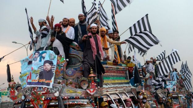 , Pakistan Azadi march: Women absent from anti-Imran Khan protest, Top Breaking News
