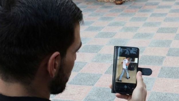 Qawasmi vê vídeo no celular