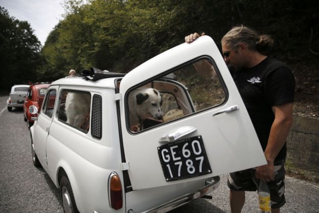 ஃபியட் 500 காரின் 60வது பிறந்தநாளை உற்சாகமாக கொண்டாடும் கார் ஆர்வலர்கள்