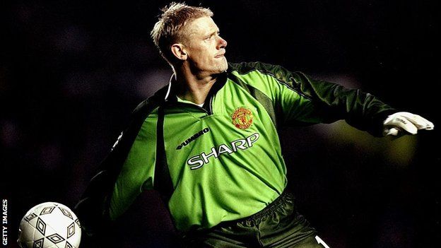 Peter Schmeichel throws the ball while playing for Manchester United