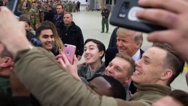 در نهایت در سفر ماه دسامبر آقای ترامپ به عراق، او به دیدار با سربازان فرماندهان آمریکایی بسنده کرد