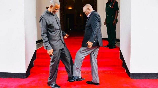Magufuli exchanging a foot greeting with opposition politician Maalim Seif Sharif Hamad