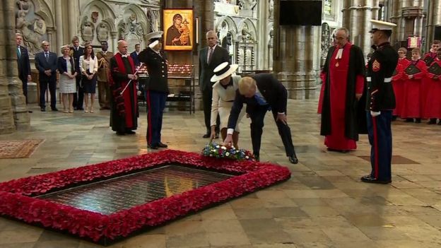 The US president and first lady laying a wreath at Westminster Abbey