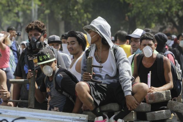 Estudiantes en una barricada en Nicaragua