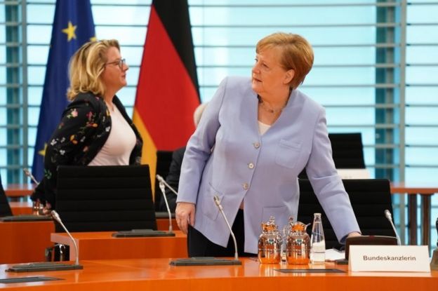 Almanya Çevre Bakanı Svenja Schulze ve Almanya Başbakanı Angela Merkel