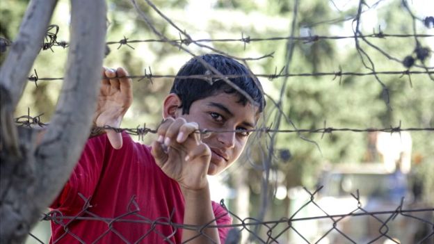 Joven sirio en un campo de refugiados en Grecia.