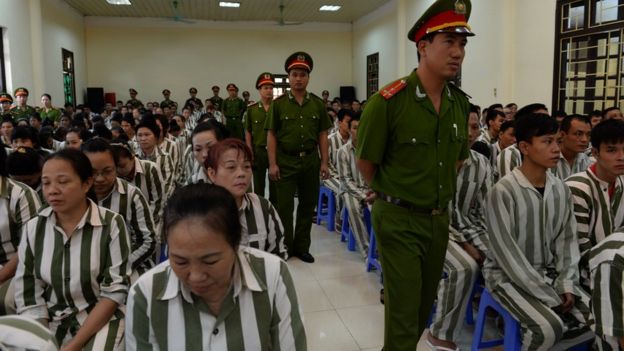 Tù nhân chờ được khoan hồng tại một nhà giam ở HN năm 2015
