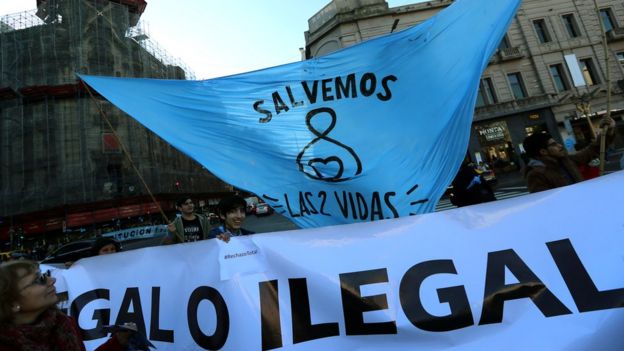 Marcha y bandera contra la despenalización del aborto