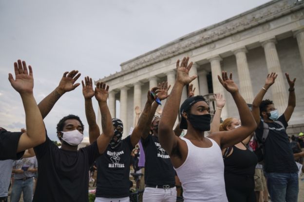Manifestantes em Washington em 04 de junho de 2020