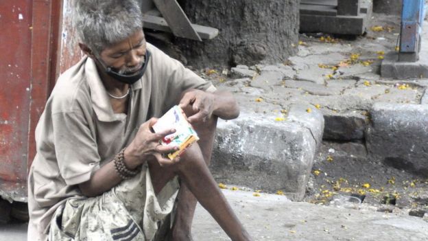 লকডাউনে কলকাতার রাস্তায় এক দরিদ্র ব্যক্তি
