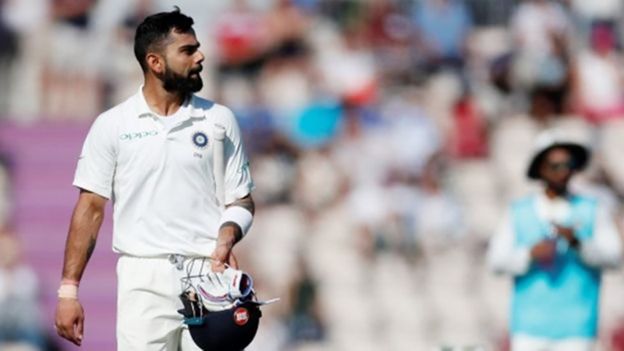 இங்கிலாந்தின் சுழல் பந்துவீச்சில்  வீழ்ந்தது  இந்தியா 