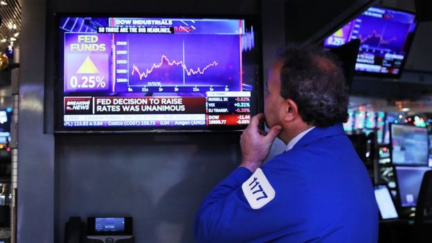 Un operador en la Bolsa de Valores de Nueva York.