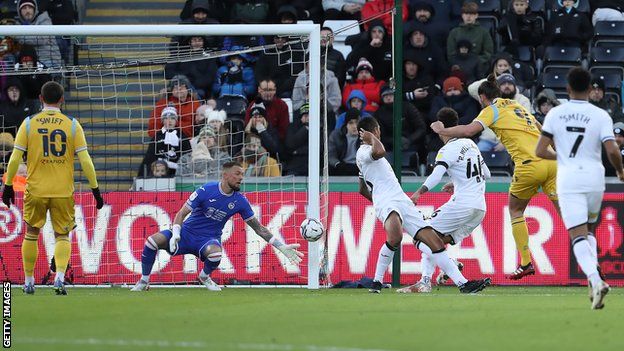 Andy Carroll scores for Reading at Swansea City