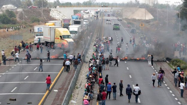 El 4 de mayo, unos pobladores de Palmarito Tochapán, en Puebla, protestaron contra una operación del ejército destinada a golpear a los