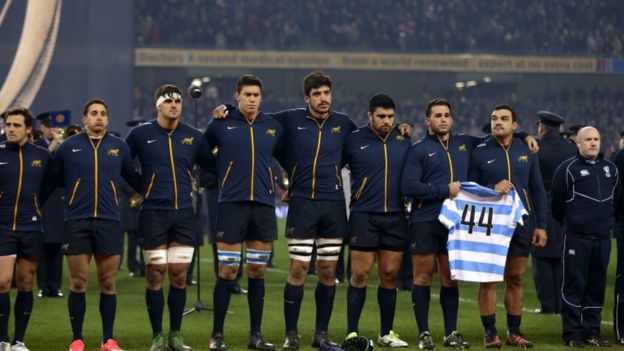 Argentine rugby team hold a shirt with '44' on, in honour of missing crew members during international wit Ireland on Saturday