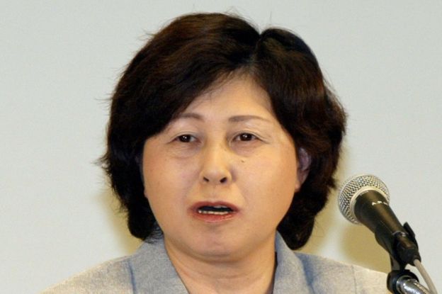 Hitomi Soga speaks during a press conference one day before Japanese Prime Minister Junichiro Koizumi's one-day-trip to Pyongyang at a Tokyo hotel 21 May 2004 with other four former abductees.