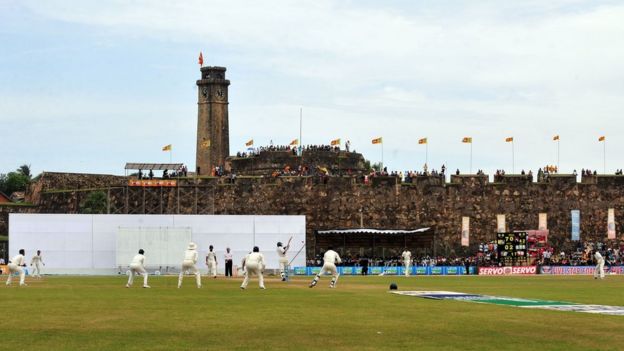 Sri Lankan cricketer Thilan Samaraweera (C) bats in front of a 17th Century Dutch fort overlooking the pitch during the third day of the first Test match between Pakistan and Sri Lanka at Galle Stadium in Galle on July 6, 2009