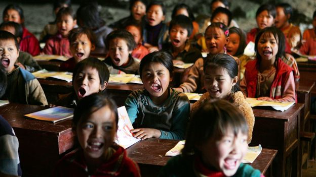 中国近年持续提高教育投资，但发达城市和偏远乡村之间教育水平的差异仍相差甚远。