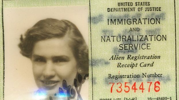 Green card de Edith quando ele imigrou para os EUA