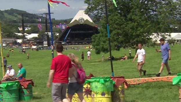 Glastonbury 2015: Fans Pitch Up As Gates Open - BBC News