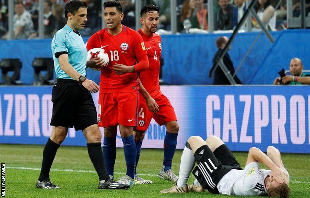 اللاعب الألماني تيمو فيرنر على الأرض