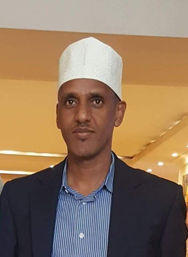 Wuxuu ka soo shaqeeyey hawlaha bani'aadminimada ee Qaramada Midoobay