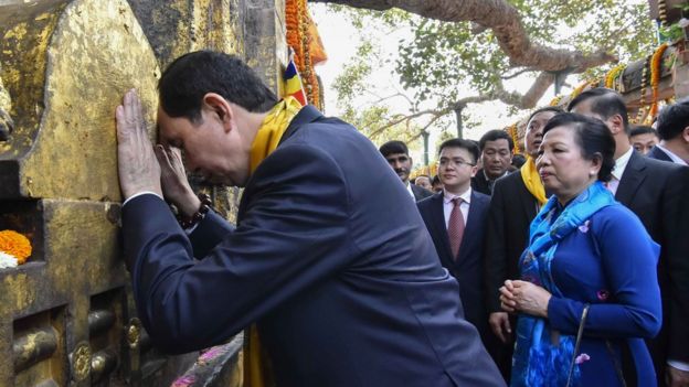Chủ tịch Trần Đại Quang và phu nhân Nguyễn Thị Hiền thăm đền Mahabodhi ở Bodhgaya, bang Bihar, Ấn Độ hôm 2/3/2018