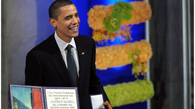 Barack Obama al recibir el Nobel de la Paz en 2009.