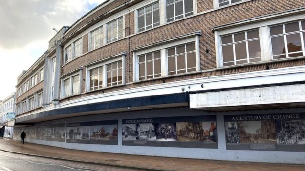 Salisbury Debenhams site set to open as department store - BBC News