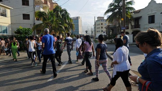 fila de personas