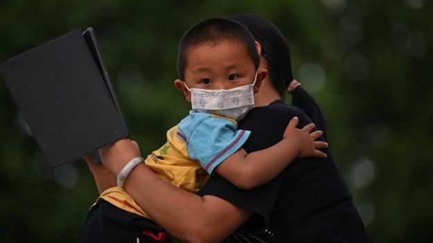 تقول الصين إنها نجحت حتى الآن في السيطرة على فيروس كورونا الذي نشأ في أراضيها