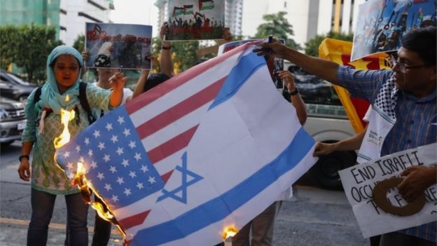 Manifestantes em Manila