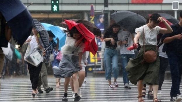 பெருங்காற்றும், பெருமழையும்