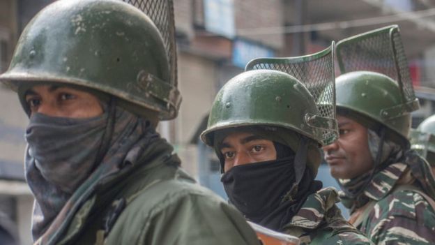 Soldados de India.