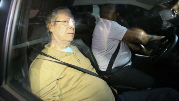 José Dirceu em carro da Polícia Federal