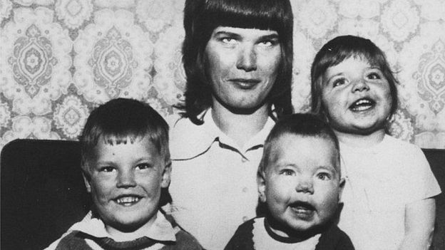 Elsie Ralph and her three children Paul, Dawn and Samantha