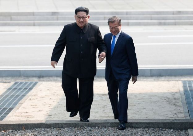 Algunos expertos sostienen que Kim tiene problemas al caminar. Foto: AFP