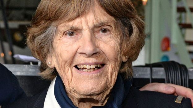 WW2 Spitfire pilot Mary Ellis dies - BBC News