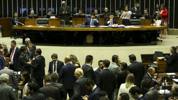 Deputados federais em votação na Câmara