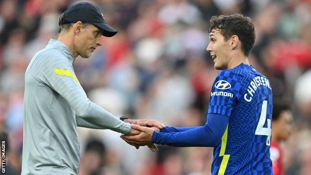 Thomas Tuchel shakes hands with Chelsea defender Andreas Christensen