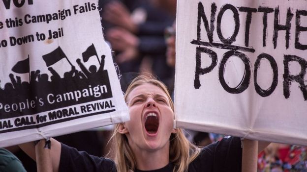 குடியேற்ற கொள்கை: டிரம்ப் நிர்வாகத்துக்கு எதிராக வலுக்கும் போராட்டம்