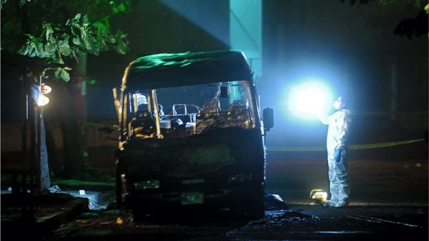 Microbus atacado en Mejicanos.