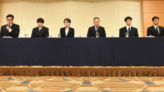 (ki-ka) Pemain basket Jepang, Yuya Nagayoshi, Takuya Hashimoto, kepala Asosiasi Bola Basket Jepang Yuko Mitsuya, ketua bidang teknis Tomoya Higashino, dan atlet Takuma Sato, Keita Imamura, dalam konferensi pers di Tokyo pada Senin (20/8).