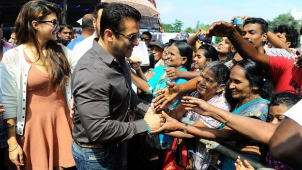 MalgrÃ© les Ã©carts de comportement, Salman Khan ne semble pas perdre en popularitÃ© auprÃ¨s de ses dizaines de millions de fans.