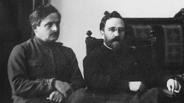Авель Енукидзе (слева) и Лев Каменев