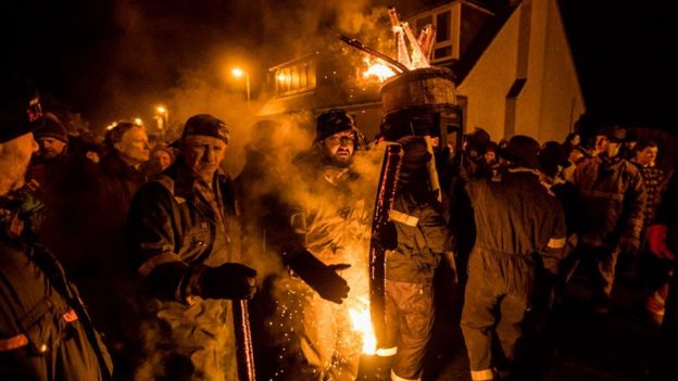 Burning of the Clavie event held in Burghead - BBC News