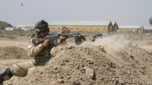 آموزش نیروهای عراقی در پایگاه تاجی در شمال بغداد