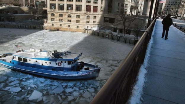 El río Chicago congelado.