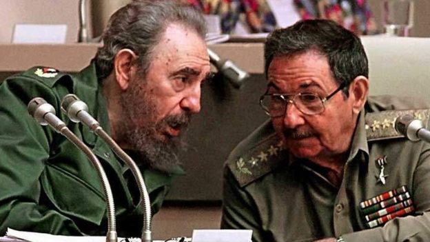 Fidel na Raúl mnamo 1999